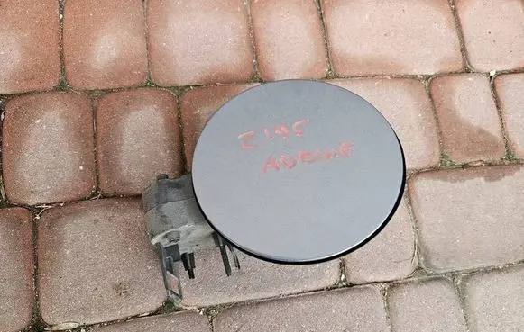 Opel Zafira C Fuel tank cap 13399839