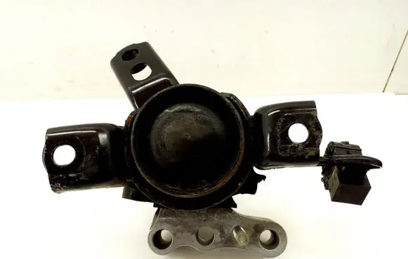 Toyota Auris E180 Engine mount bracket