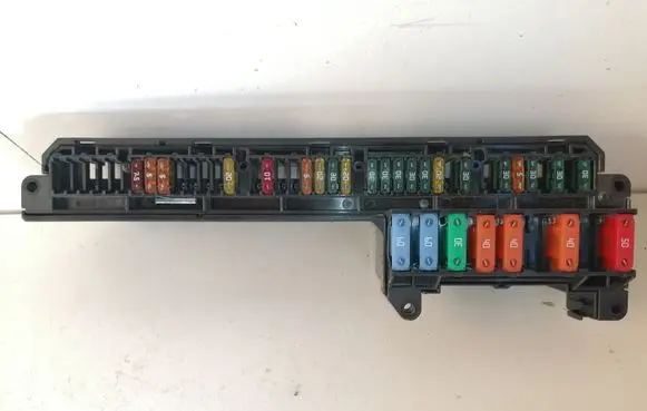 BMW 5 E60 E61 Fuse module 6957330 61146957330