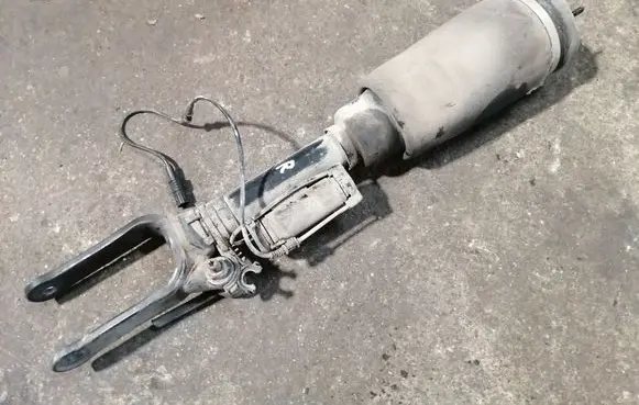 Mercedes-Benz R W251 Air suspension front shock absorber 44121167 a2513203013 a2513205613