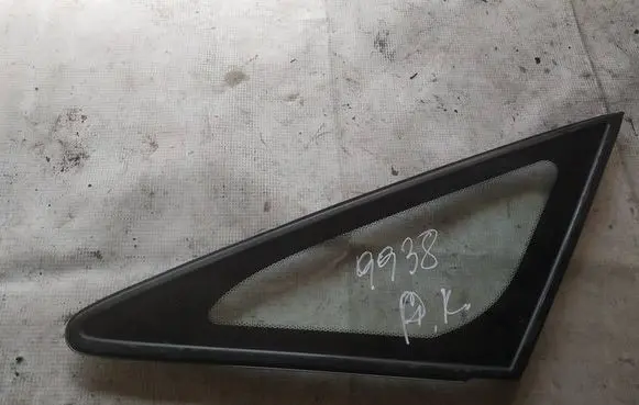 Mitsubishi Grandis Front triangle window/glass as2