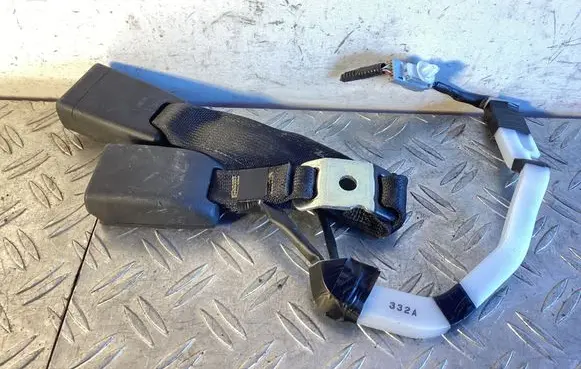 Lexus IS III XE30 Middle seatbelt buckle (rear) 130822