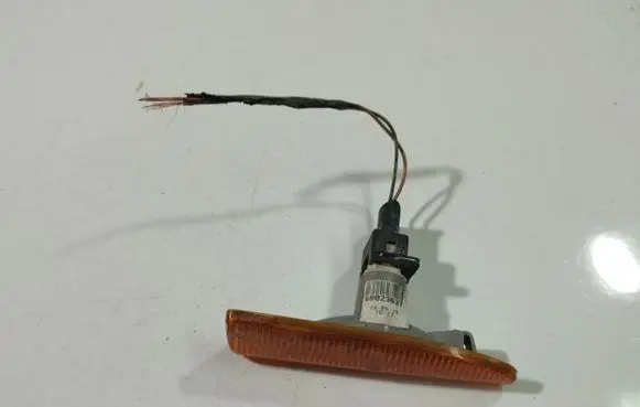 Jaguar X-Type Front fender indicator light 89023637
