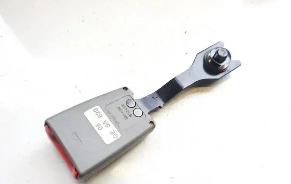 Mazda 626 Front seatbelt buckle 33014782 30000087a