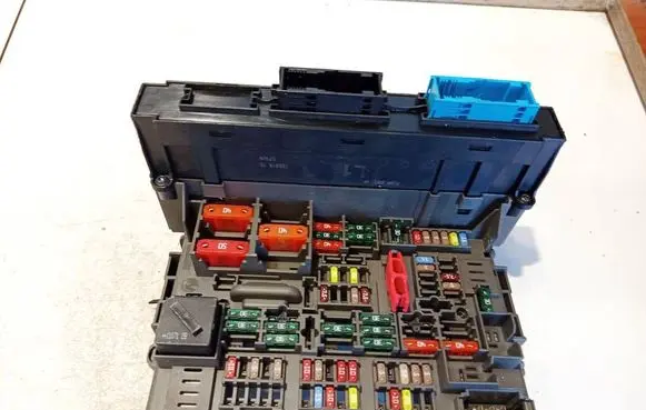 BMW 3 E90 E91 Fuse box set 911944405 62236521