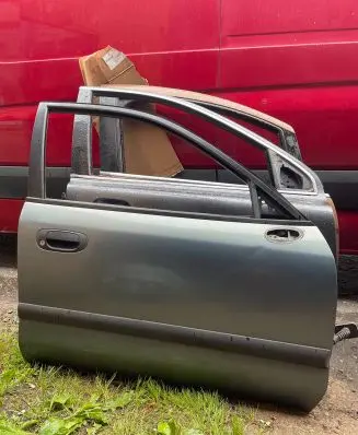 Mitsubishi Carisma Front door