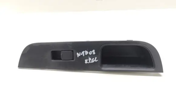 Nissan Tiida C11 Electric window control switch 82961