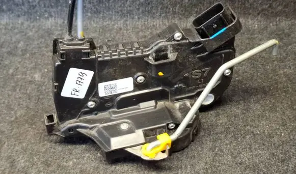 Hyundai Santa Fe Front door lock 81310S1000
