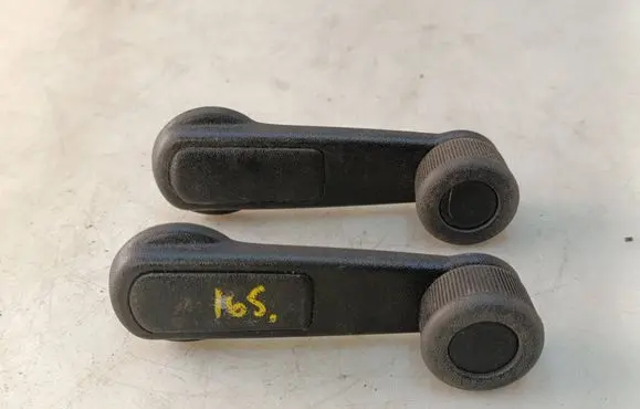 Mitsubishi Carisma Rear door window winding handle 