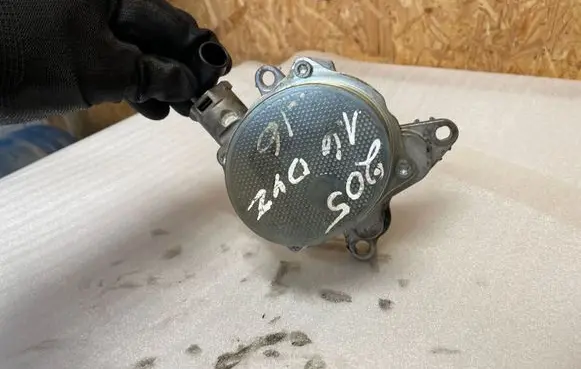Mercedes-Benz C W205 Vacuum pump 146503760K