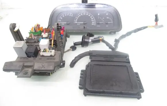 Renault Laguna I Engine control unit/module ECU 8200022435C 7700821586 S105200006