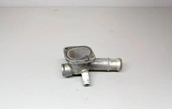 Volkswagen Bora Coolant pipe/hose 038121133A