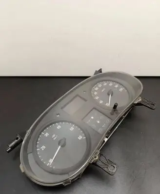 Opel Vivaro Speedometer (instrument cluster) P8200390135 216788839 NS8132599W