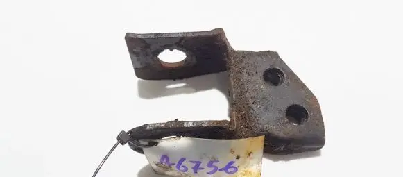 Engine mounting bracket