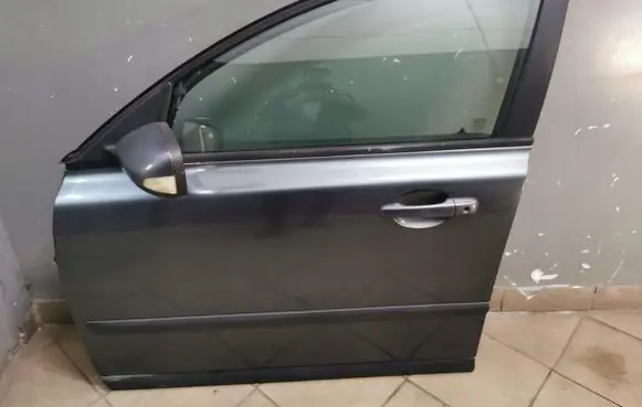 Volvo V50 Front door