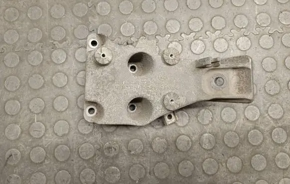 BMW X5 F15 Engine mounting bracket 6856185
