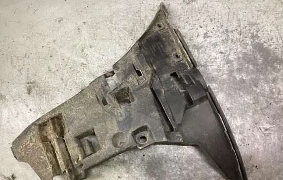 Front bumper mounting bracket
