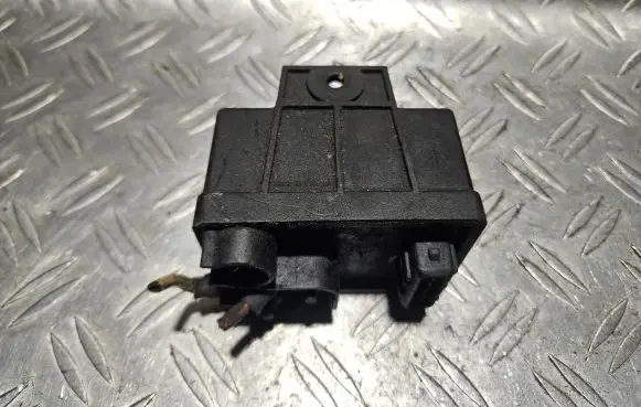 Peugeot 406 Glow plug pre-heat relay 0281003005