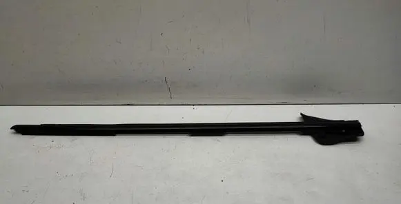 BMW 1 E82 E88 Rear side glass trim 7165002 51377165002