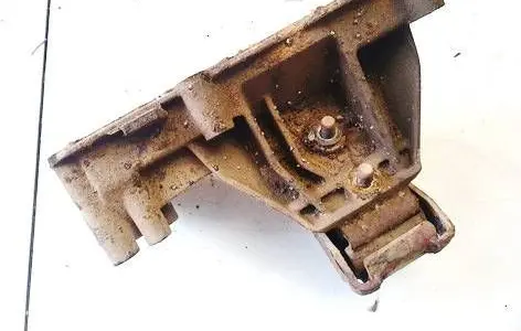 Iveco Daily 30.8 - 9 Engine mount bracket 500376601