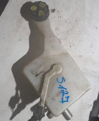Ford Focus Brake fluid reservoir 