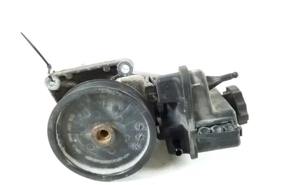 Mercedes-Benz Vito Viano W639 Power steering pump A0064667801