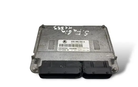 Skoda Fabia Mk1 (6Y) Engine control unit/module 03D906032A 5WP4006006