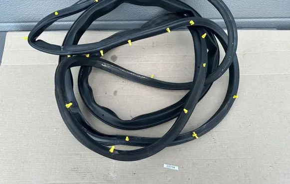Nissan King Cab, Navara Front door rubber seal 808302S400