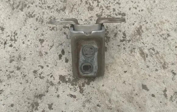 Chrysler Grand Voyager V Front door lower hinge 
