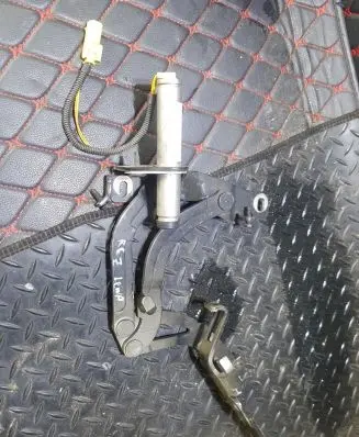 Peugeot RCZ Engine bonnet/hood hinges
