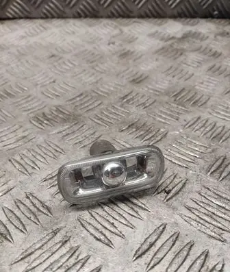 Audi A6 S6 C6 4F Front fender indicator light