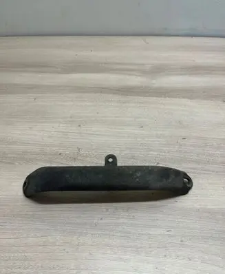 Engine mounting bracket
