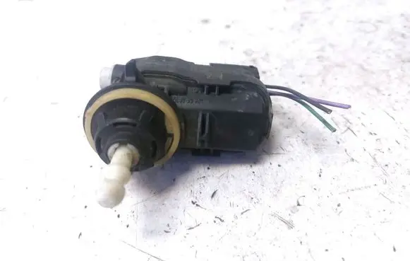 Renault Megane II Headlight level adjustment motor 8200402521
