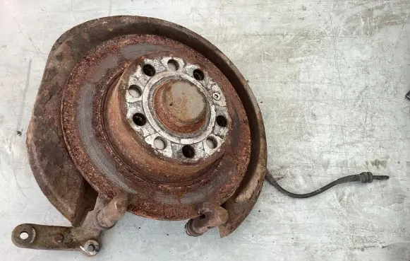 Rear wheel hub