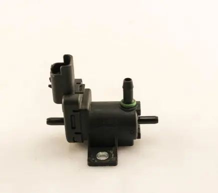 Engine mount vacuum valve