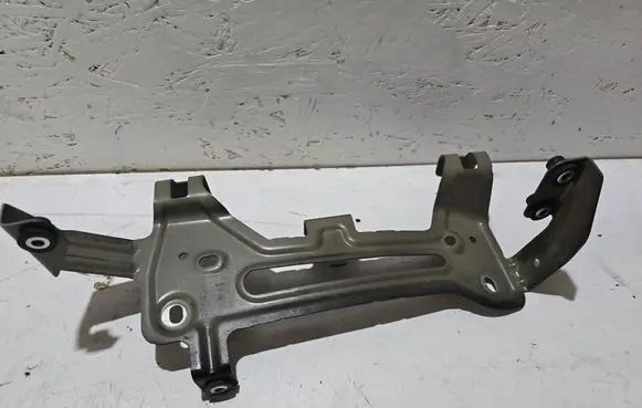 Porsche Cayenne (9Y0 9Y3) Fender mounting bracket 9y0821432C