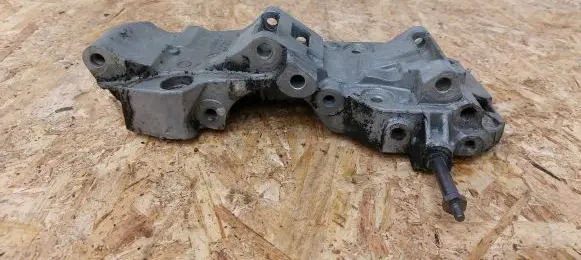 BMW 6 F12 F13 Generator/alternator bracket 8506863