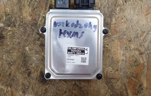 Lexus IS III XE30 Fuel injection pump control unit/module 8957158010