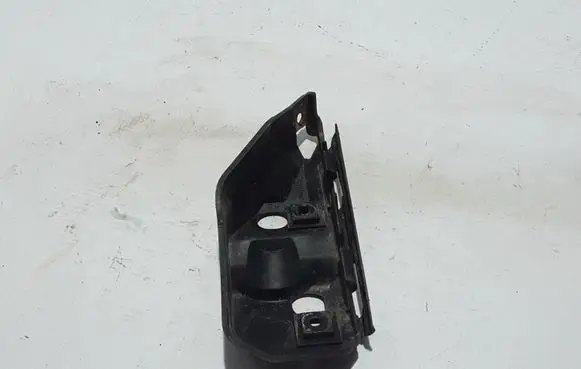 Front bumper mounting bracket