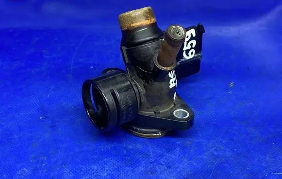 Audi A5 Engine coolant pipe/hose 06H121132H