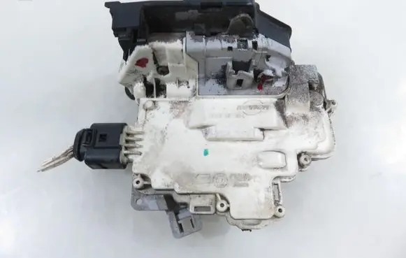 Volkswagen PASSAT B6 Rear door lock