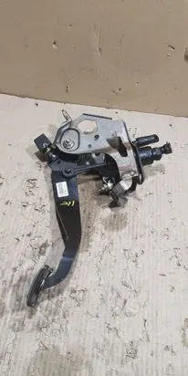 Hyundai Veloster Clutch pedal 328022V110