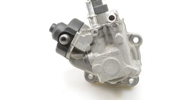 Hyundai Tucson TL Fuel injection high pressure pump 331002A600