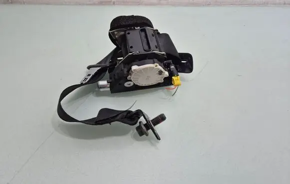 Volvo S60 Middle seatbelt (rear) P039822960
