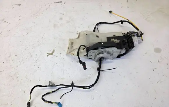 Mercedes-Benz CL C215 Front door lock 2157201435