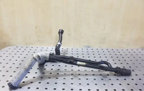 Volkswagen Touareg II Engine coolant pipe/hose 7P6121070AP 7P6122109C