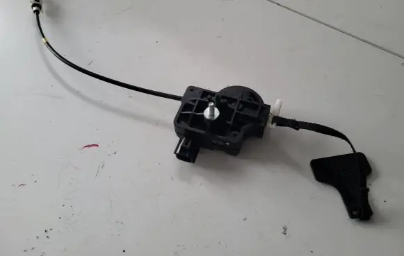 Fuel tank cap lock motor