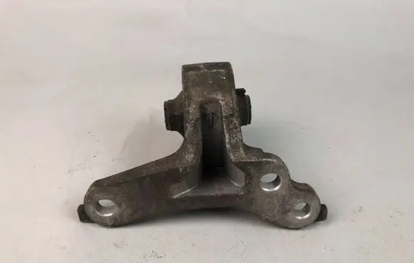 Subaru Outback Engine mounting bracket