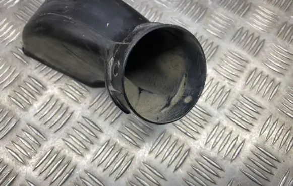 Mitsubishi Carisma Air intake hose/pipe MB957389 LSA22