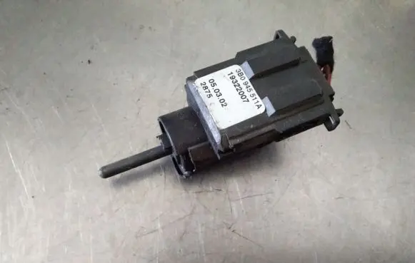 Audi A4 S4 B6 8E 8H Brake pedal sensor switch 3B0945511A 19322007